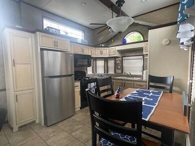 1E68CFD6-CA3B-4AFF-AFD6-D7EF2E7CA656