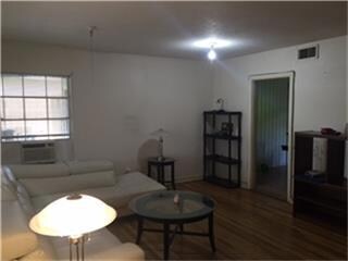 4151 Wynona St, Houston, TX 77087 - photo 3