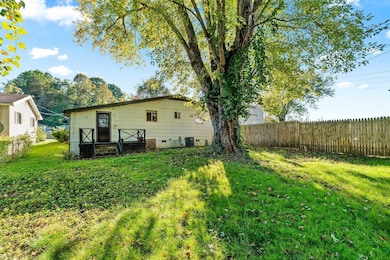 2111 Sycamore St, Kenova, WV 25530 - photo 4