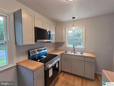 3074 Mauch Chunk Rd, Allentown, PA 18104 - photo 7