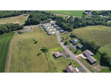 226 Amber View St, Menomonie, WI 54751 - photo 4