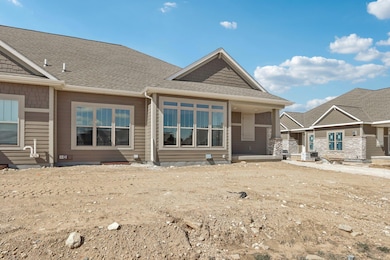 44-web-or-mls-N28W25273 Pkwy Rdg Cir B-0