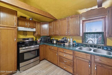 10-16913-N-Cedar-St-Lansing-MI-48906-Win