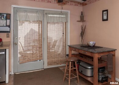 3204 W 65th St, Davenport, IA 52806 - photo 5