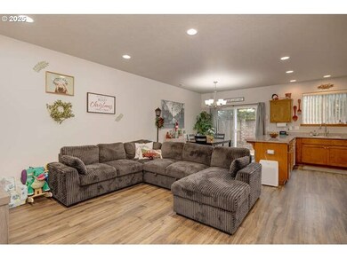 433 SW Pemberly Loop, McMinnville, OR 97128 - photo 4