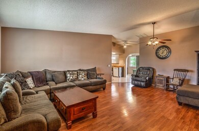 2262 S Cactus Rd Apache-print-004-1-Livi