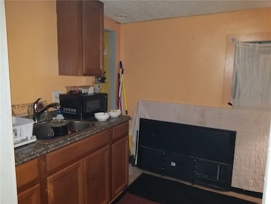 187 Boyden St, Woonsocket, RI 02895 - photo 4