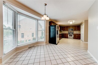 LARGE EAT IN AREA W/BAY WINDOW
