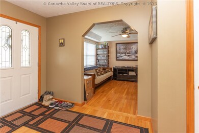 391 Pebble Creek Dr, Fraziers Bottom, WV 25082 - photo 6