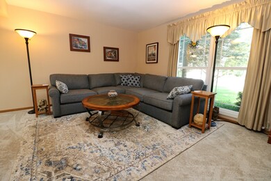 613 Sandpiper Ct, Algonquin, IL 60102 - photo 6