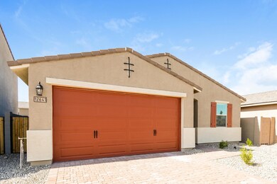 002-photo-front-view-13005904