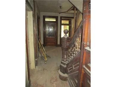 Entry/Foyer.