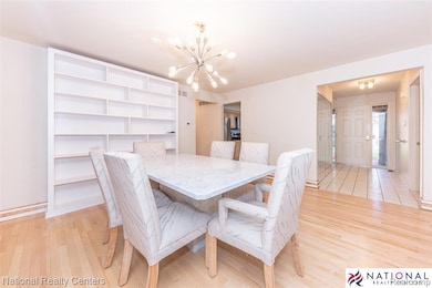 29705 Pine Ridge Cir unit 35, Farmington Hills, MI 48331 - photo 5