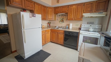 120 Lamplighter Ln unit C, Springfield, MA 01119 - photo 4