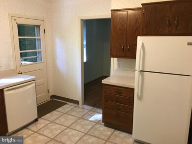 6367 Burton Cir, Falls Church, VA 22041 - photo 3