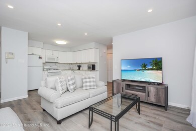 (7) LIVING ROOM