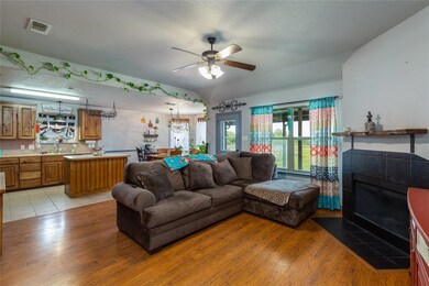 216 E Arbor Ct, Springtown, TX 76082 - photo 7