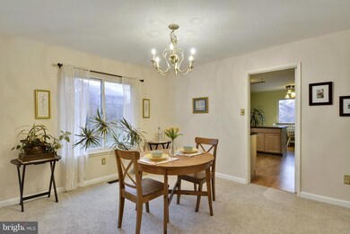 12619 Magna Carta Rd, Herndon, VA 20171 - photo 7