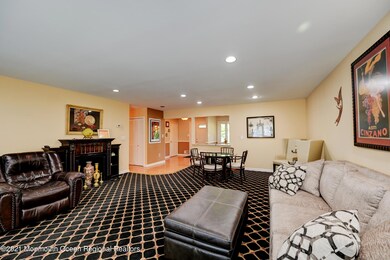 04-Living Room & Dining Area