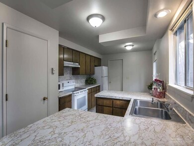 830 NW 12th St, Bend, OR 97701 - photo 6