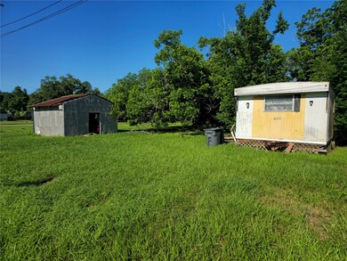 2412 Live Oak Ave, Bay City, TX 77414 - photo 4