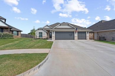 11828 Corie Nicole Ln, Yukon, OK 73099 - photo 2