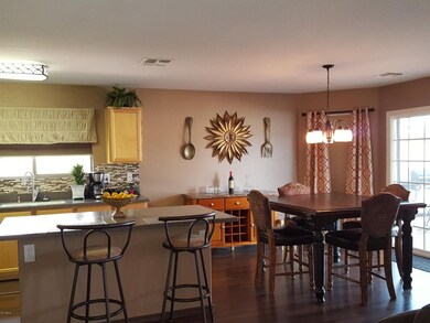Fabulous Eat-in Kitchen