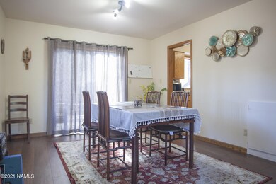 06_Breakfast Table