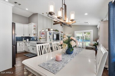 09-Dining & Kitchen
