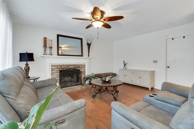 2724 Holly Springs Dr, Pearland, TX 77584 - photo 6