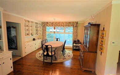 Dining room w/ built-ins