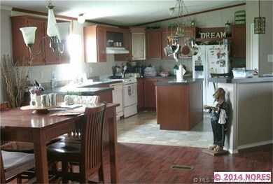 LARGE KITCHEN OPEN TO GREATROOM & DINING AREA