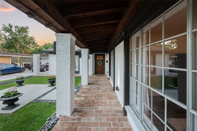 10319 Shady River Dr, Houston, TX 77042 - photo 2