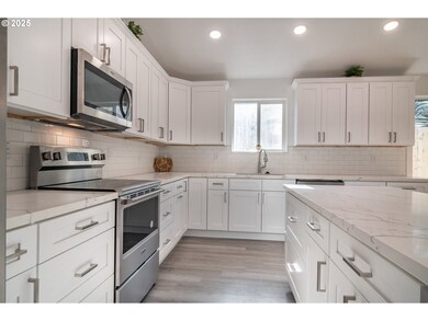 910 NE Leon Ave, Myrtle Creek, OR 97457 - photo 4