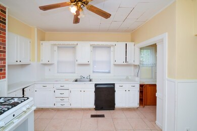 86 Kenmere Rd, Medford, MA 02155 - photo 2