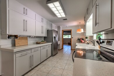 2001 W Edgemont Ave-12