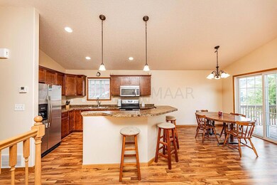 Kitchen & Dining
