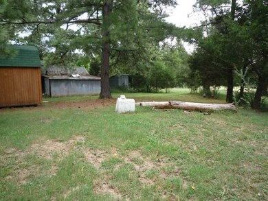 STORAGE BUILDINGS DO NOT STAY. FENCED WILL NOT REM