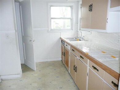 1223 Warren St, Davenport, IA 52804 - photo 3