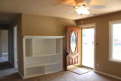 6104 Herron Ct, Louisville, KY 40229 - photo 6