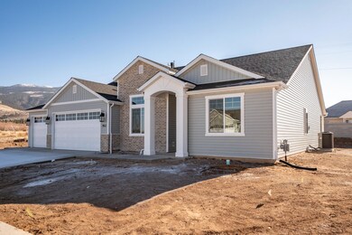 1152 E 4240 N