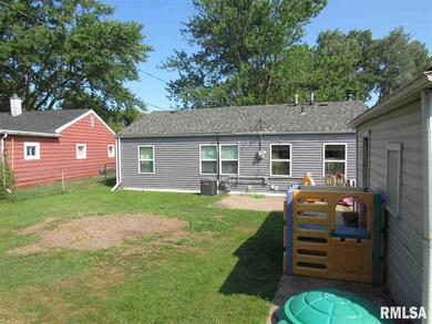 2113 W 75th Place, Davenport, IA 52806 - photo 6