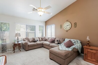 004-Family_Room-2919979-large