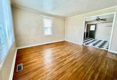 556 Elmwood Dr, Frankfort, IN 46041 - photo 6