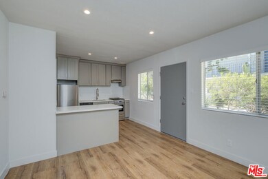 4140 Grand View Blvd unit 9, Los Angeles, CA 90066 - photo 2