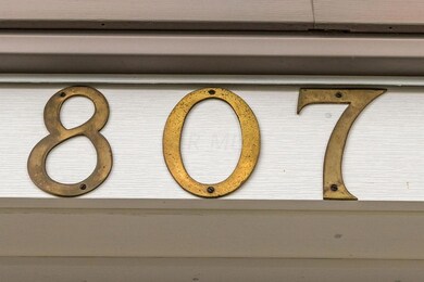 08-07-17 807 Lindhaven Rd 13