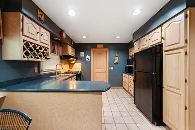 2 Sutton Ct Matawan NJ 07747-large-011-0