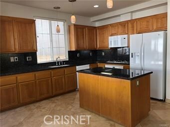 23325 Beachcomber Ln, Valencia, CA 91355 - photo 3