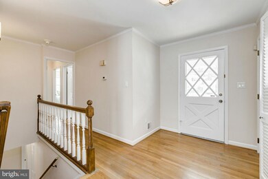 9202 Santayana Dr, Fairfax, VA 22031 - photo 2