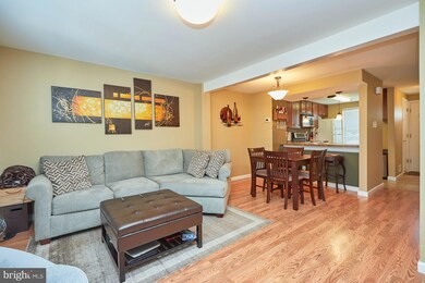 8415 Lazy Creek Ct, Springfield, VA 22153 - photo 5